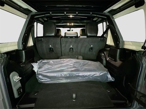 Used 2022 Jeep Wrangler Unlimited Sahara w/ Cold Weather Group image 33