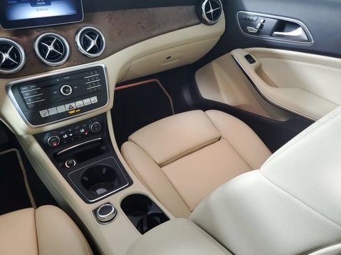 Used 2018 Mercedes-Benz GLA 250 image 16