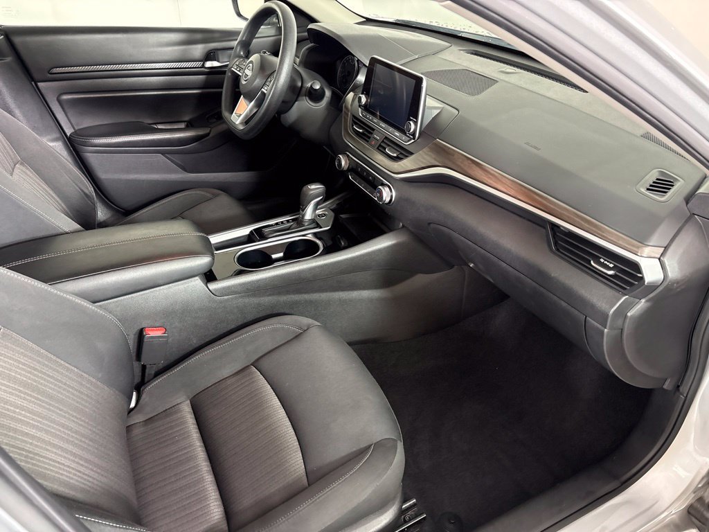 Used 2024 Nissan Altima 2.5 SV FWD image 16