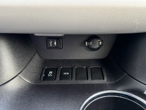 Used 2015 Toyota Highlander Plus FWD image 29