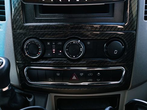 Used 2018 Mercedes-Benz Sprinter 2500 image 26