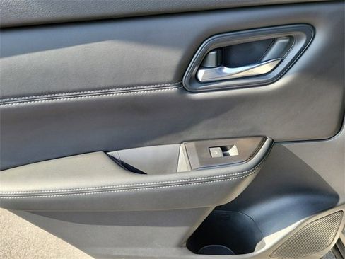 Used 2024 Nissan Rogue SL w/ SL Premium Package image 14