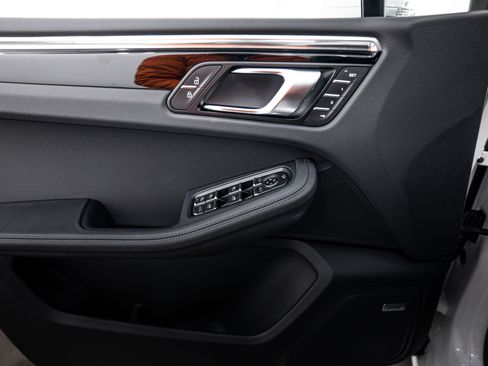 New 2026 Porsche Macan S image 17