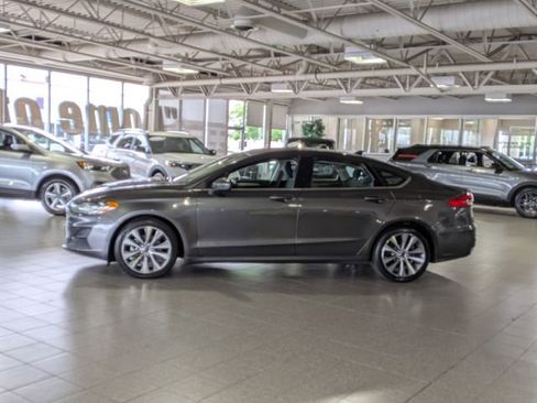 Used 2019 Ford Fusion SE AWD/4WD image 4