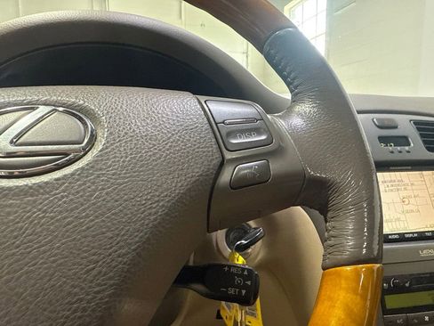Used 2005 Lexus ES 330 FWD image 11