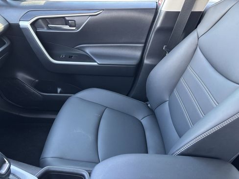 Used 2021 Toyota RAV4 XLE Premium image 11