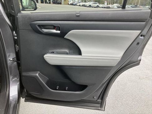 Certified 2023 Toyota Highlander XLE image 31