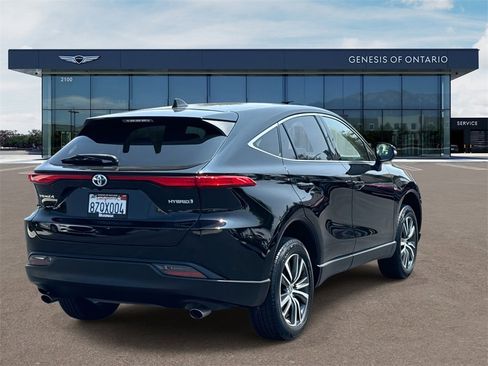 Used 2022 Toyota Venza LE image 5