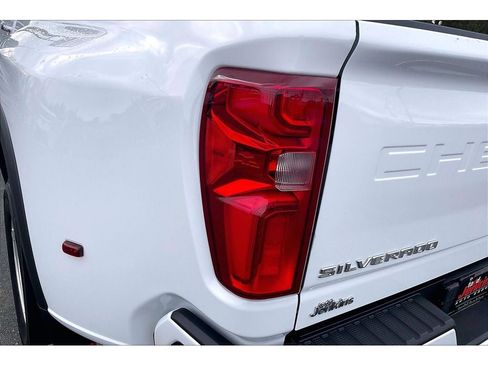 Used 2024 Chevrolet Silverado 3500 High Country w/ Technology Package image 31