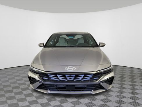 New 2025 Hyundai Elantra Limited image 41