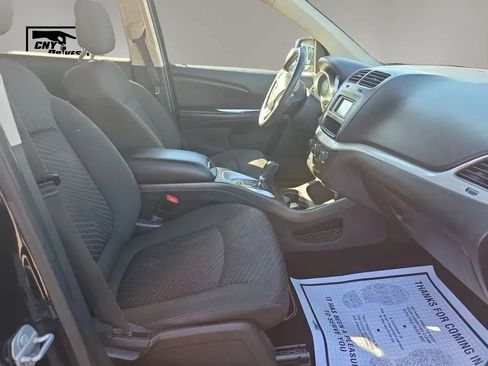 Used 2018 Dodge Journey SE w/ Connectivity Group FWD image 12