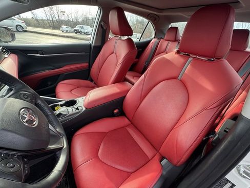 Used 2022 Toyota Camry XSE image 9