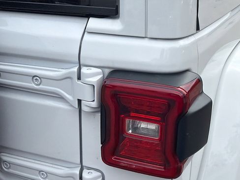 Used 2025 Jeep Wrangler Sahara w/ Safety Group image 27