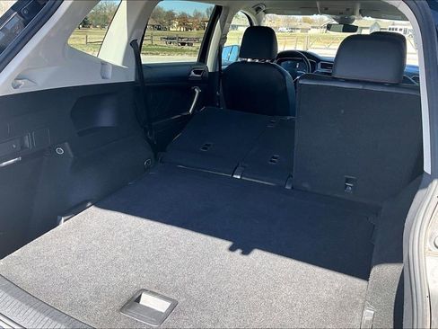 Used 2024 Volkswagen Tiguan SE image 28