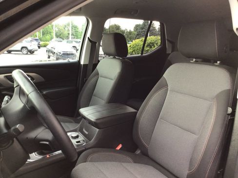 Used 2021 Chevrolet Traverse LT FWD image 25