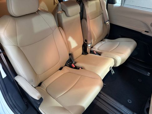 Used 2021 Toyota Sienna XLE image 45