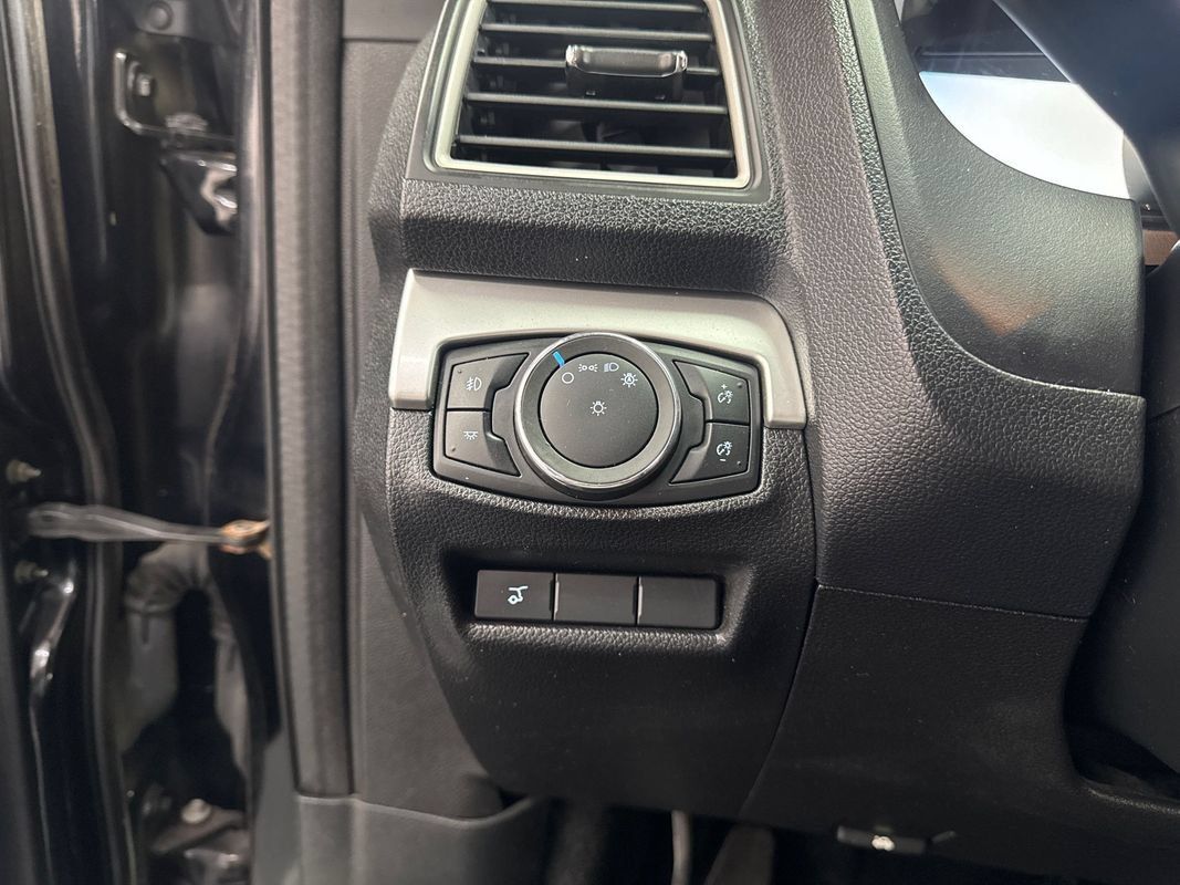 Used 2017 Ford Explorer XLT w/ Equipment Group 202A AWD/4WD image 11