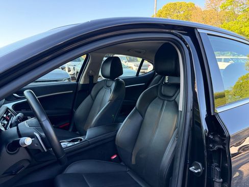 Used 2025 Genesis G70 2.5T AWD/4WD image 28