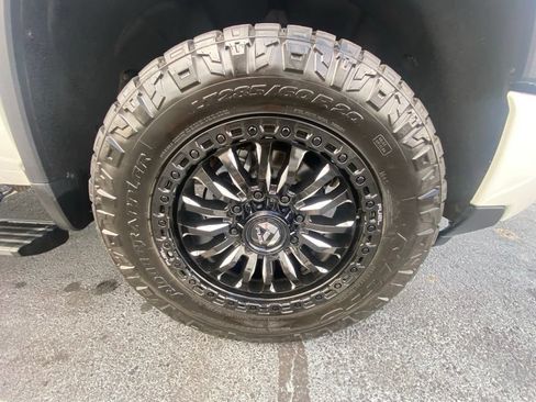 Used 2024 Chevrolet Silverado 2500 High Country w/ High Country Premium Package AWD/4WD image 30