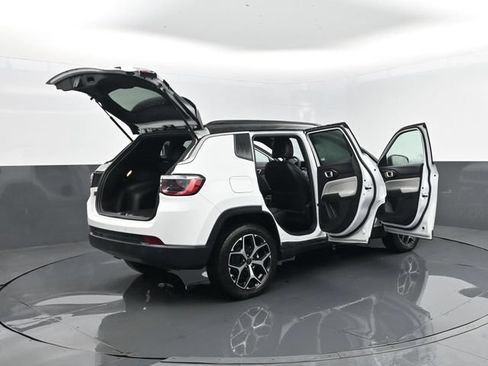 Used 2025 Jeep Compass Limited AWD/4WD image 30