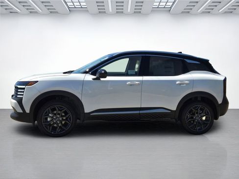 New 2026 Nissan Kicks SR w/ SR Premium Package FWD image 7