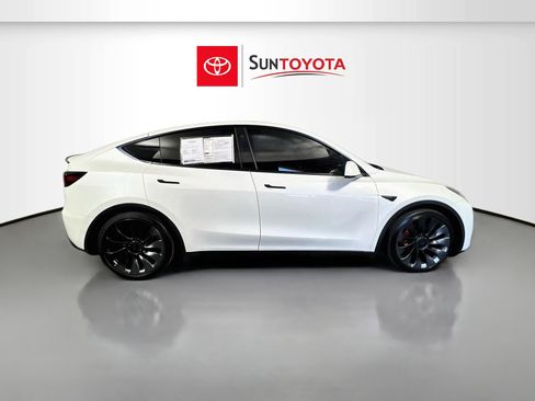 Used 2022 Tesla Model Y Performance AWD/4WD image 2