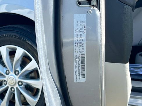 Used 2018 Chrysler Pacifica Touring-L Plus FWD image 33