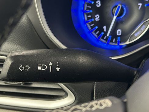 Used 2023 Chrysler Pacifica Touring-L image 25