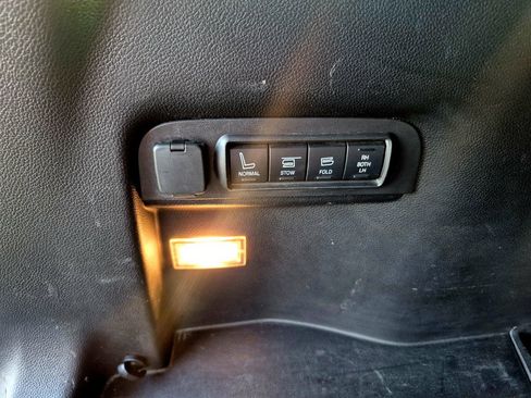 Used 2017 Ford Explorer Sport image 17