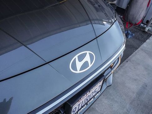 Used 2025 Hyundai Elantra SEL image 4