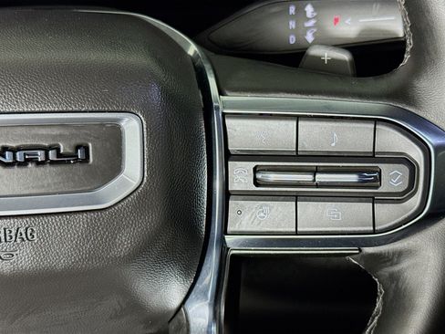Used 2025 GMC Yukon Denali AWD/4WD image 14