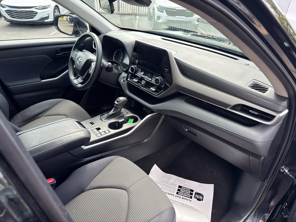 Used 2023 Toyota Highlander L FWD image 37