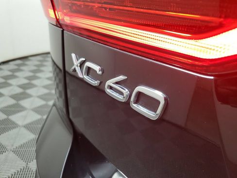 Used 2024 Volvo XC60 B5 Ultimate w/ Protection Package Premier AWD/4WD image 10