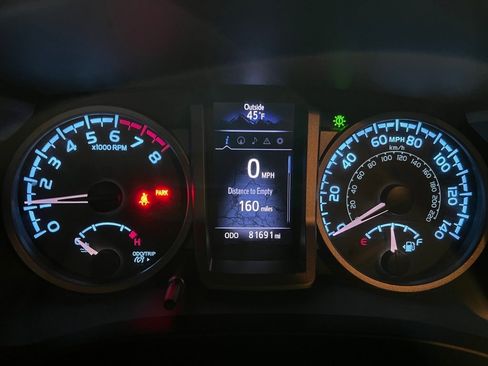 Used 2017 Toyota Tacoma TRD Sport image 28