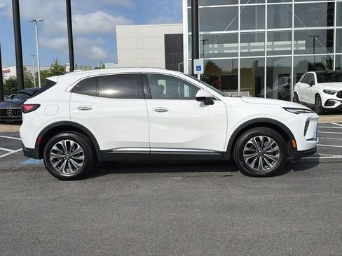 Used 2025 Buick Envision Preferred AWD/4WD image 2