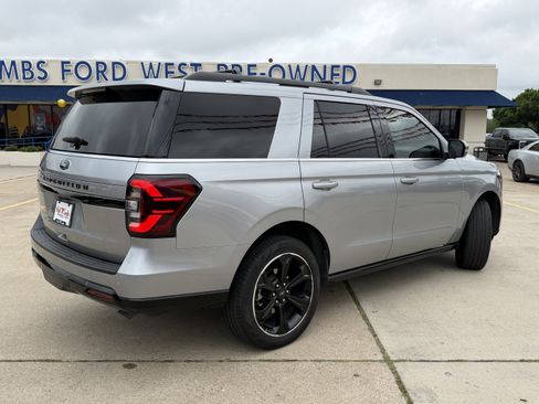 Used 2024 Ford Expedition Limited RWD image 5
