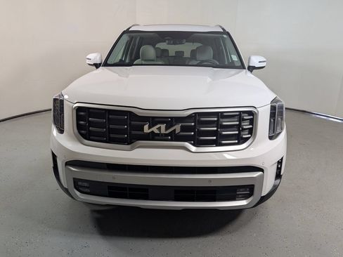 Used 2024 Kia Telluride SX Prestige w/ Towing Package AWD/4WD image 2
