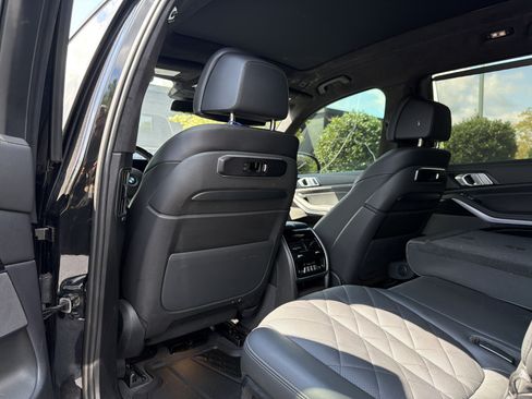 Used 2025 BMW X7 xDrive40i w/ M Sport Package AWD/4WD image 22
