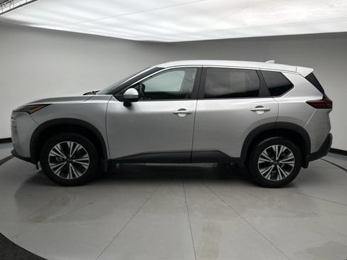 Used 2023 Nissan Rogue SV image 2