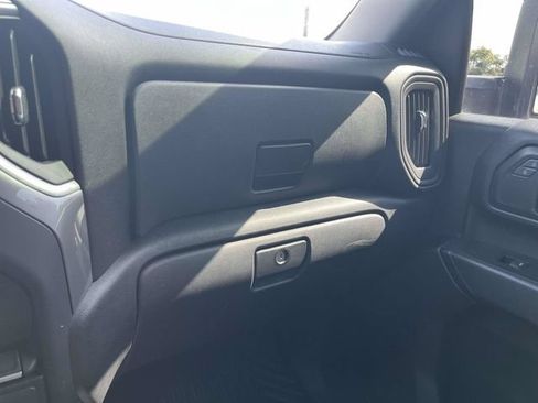 Used 2022 Chevrolet Silverado 2500 Custom w/ Custom Value Package AWD/4WD image 31
