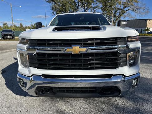 Used 2025 Chevrolet Silverado 2500 LT w/ Convenience Package AWD/4WD image 8