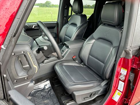 Used 2025 Ford Bronco Badlands AWD/4WD image 11