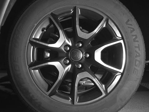 Used 2025 Jeep Compass Trailhawk image 14