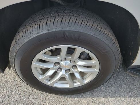 Used 2022 Chevrolet Suburban LT image 10