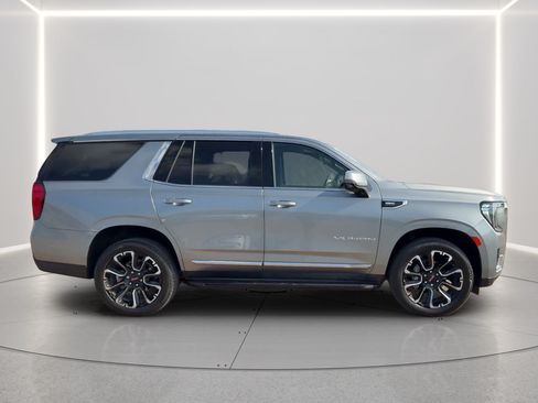 Used 2023 GMC Yukon SLT w/ SLT Luxury Package RWD image 4