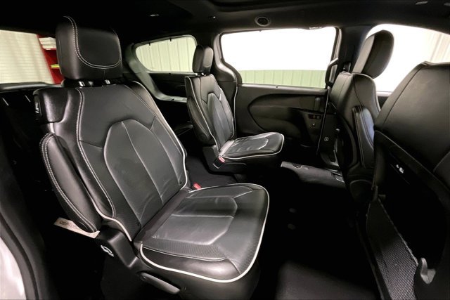 Used 2025 Chrysler Pacifica Limited FWD image 27