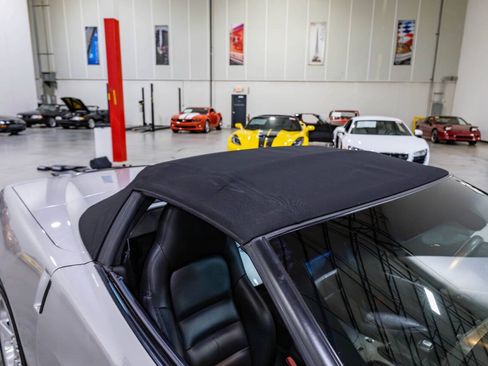 Used 2005 Chevrolet Corvette Convertible w/ Preferred Equipment Group RWD image 29