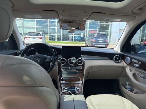 Used 2017 Mercedes-Benz GLC 300 4MATIC image 5