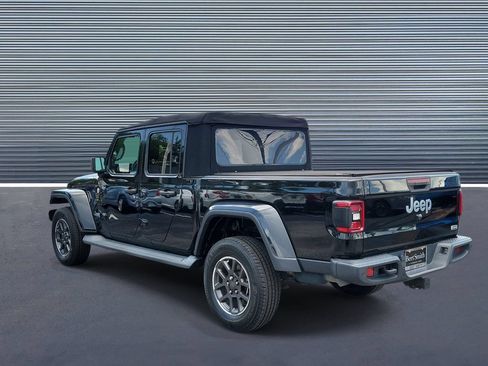 Used 2020 Jeep Gladiator Overland AWD/4WD image 4