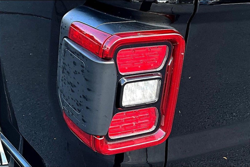 Used 2022 Jeep Gladiator Overland AWD/4WD image 21